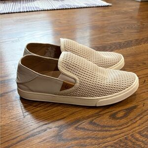 OluKai Women's Pehuea slip on sneakers in Tapa Tan, size 7.5